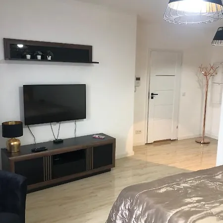Golden Apartment *
